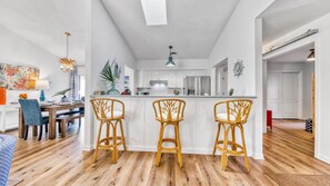 Dining - BEACH BUNGALOW 30a- Seacrest W- HTD POOL-LSV-KAYAKS-BIKES- 2 Min 2 Beach & Lake! (Seacrest)