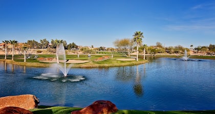 Be in the Heart Of Chandler, Walking Distance to Golf, Shops, Resturants, & More