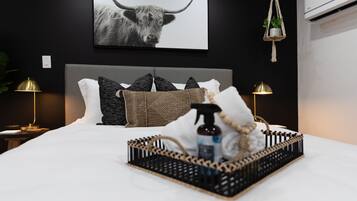 3 bedrooms, iron/ironing board, WiFi (free), bed sheets