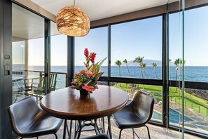 Dining - 405 – Lovely Oceanfront Unit With Amazing Views! (Kihei)
