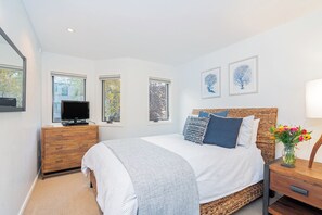 Condo, 2 Bedrooms | 2 bedrooms, individually decorated, individually furnished