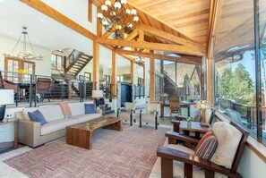 House, 5 Bedrooms | Living room