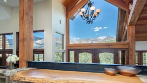 House, 5 Bedrooms | Private kitchen
