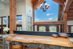 House, 5 Bedrooms | Private kitchen