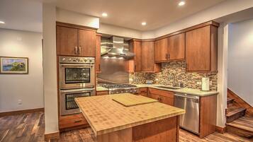Townhome, 3 Bedrooms | Private kitchen