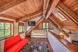 Townhome, 3 Bedrooms | Living room