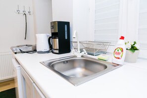 Comfort Studio Suite | Private kitchen | Fridge, microwave, stovetop, coffee/tea maker - Tischler Apartment & Studio (Sibiu)