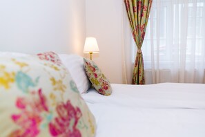 Sistema de insonorización, tabla de planchar con plancha y wifi gratis