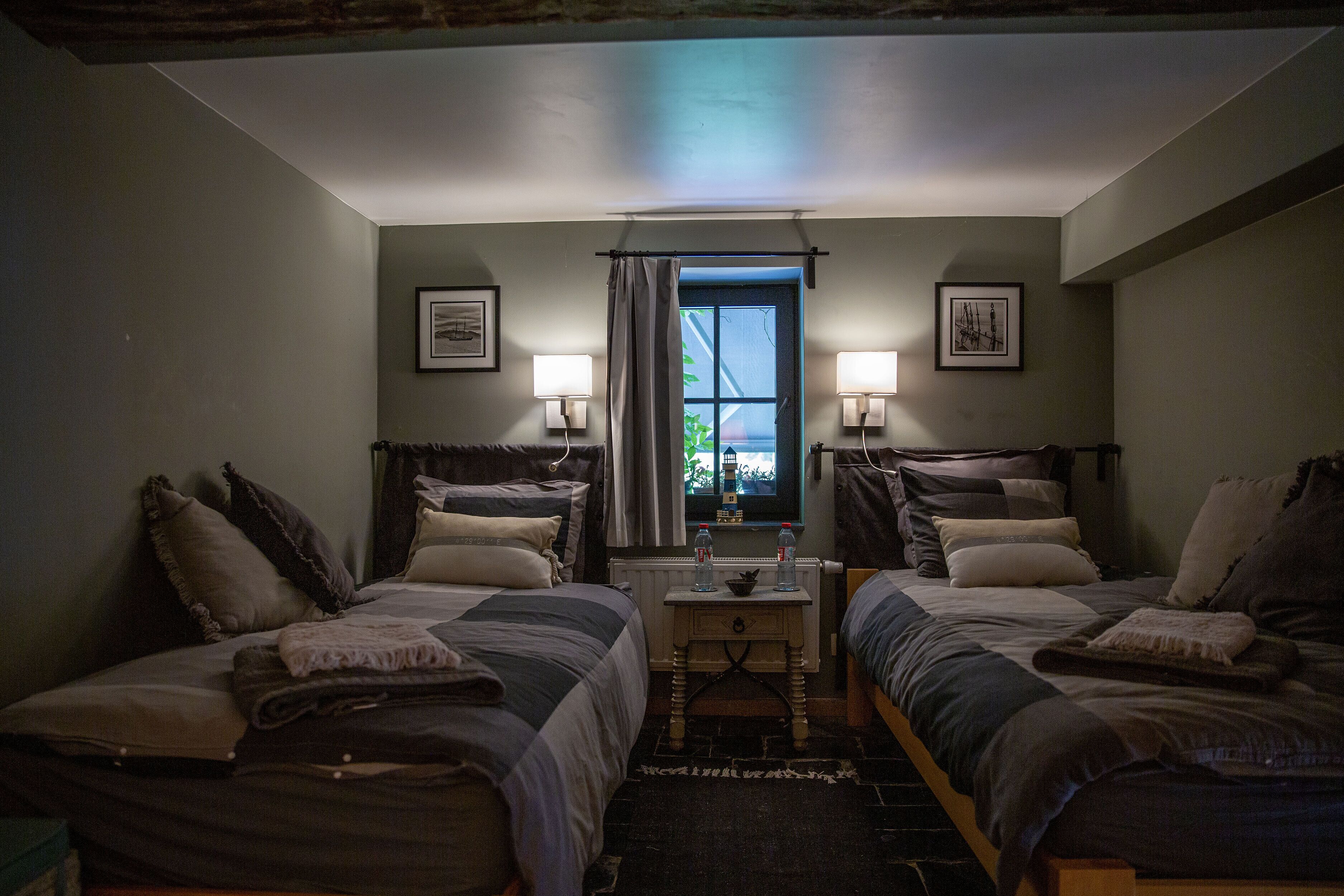 3 slaapkamers, een strijkplank/strijkijzer, reisbedje, gratis wifi