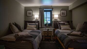 3 bedrooms, iron/ironing board, travel crib, free WiFi