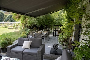 Outdoor dining - Riverside Cottage Dinant (Dinant)