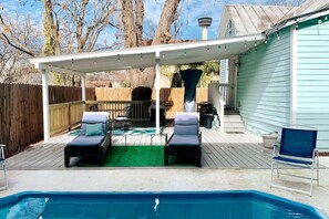 Piscina all'aperto, una piscina riscaldata