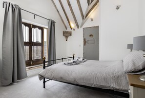 3 chambres, fer et planche à repasser, Wi-Fi, draps fournis