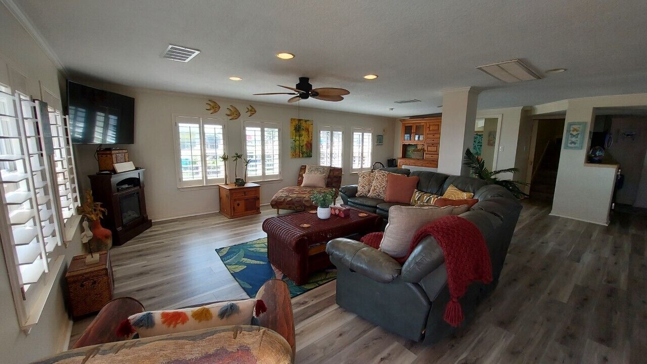 Beautiful Gulf views and huge living area. Sleeps 15