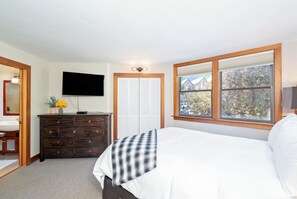 Condo, 3 Bedrooms