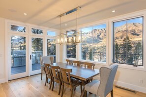 House, 4 Bedrooms | Private kitchen