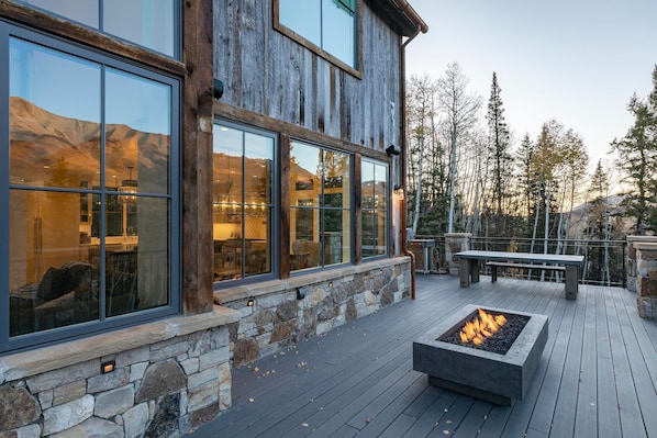 Maison, 4 chambres | Balcon