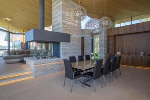Villa, 6 Bedrooms | Dining