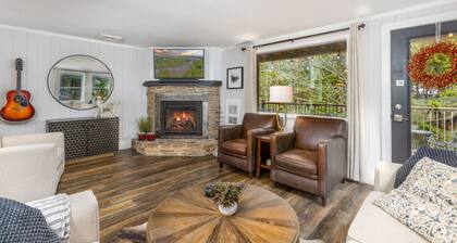 Boards & Bikes—Secluded Luxury Next to the Village (Treetop 29)