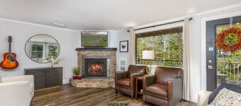 Boards & Bikes—Secluded Luxury Next to the Village (Treetop 29)