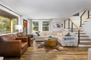 Flat-screen TV, fireplace, books, smart speakers - Boards & Bikes—Secluded Luxury Next to the Village (Treetop 29) (Snowshoe)