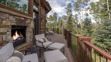 House, 5 Bedrooms | Balcony