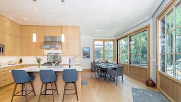 House, 3 Bedrooms | Dining
