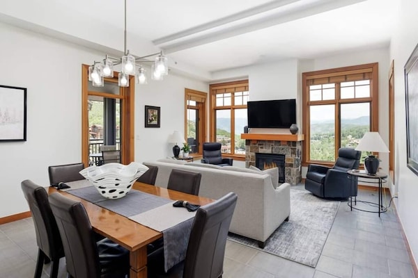 Living room + dining room table