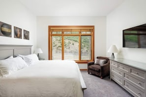 3 bedrooms, iron/ironing board, travel cot, free WiFi - Skyridge Chalet | Capitol Peak Lodge #3126 | 3B/2B (Snowmass Village)