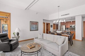 Smart TV, fireplace - Skyridge Chalet | Capitol Peak Lodge #3126 | 3B/2B (Snowmass Village)