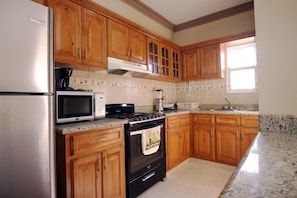 Cookware/dishes/utensils