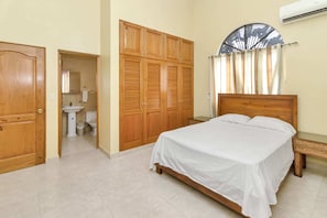 3 bedrooms, iron/ironing board, WiFi