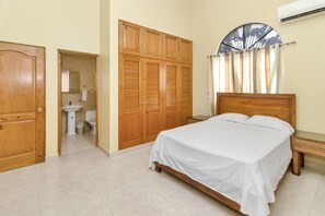 3 Schlafzimmer, Bügeleisen/Bügelbrett, WLAN