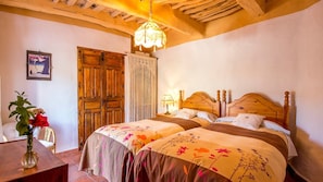 2 makuuhuonetta, silitysrauta/-lauta, vauvan matkasänky, Wi-Fi