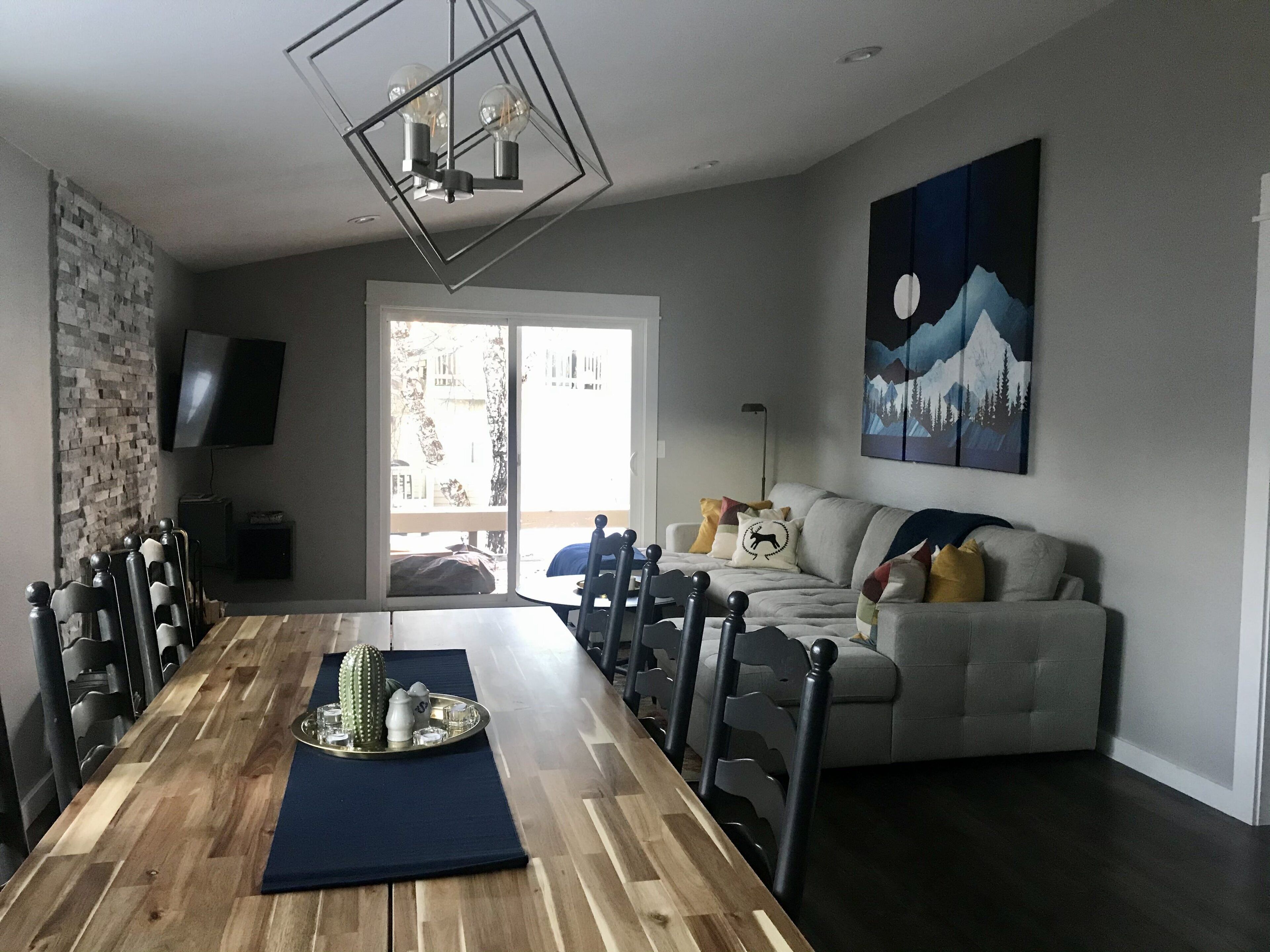 Modern and cozy dog-friendly mountain retreat