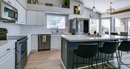 Luxury Family friendly home with resort-like pool and backyard on golf course!