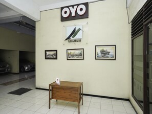 Lobby - Oyo 2902 Graha 18 (Surabaya)