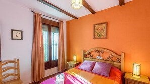 4 habitaciones, tabla de planchar con plancha, cuna de viaje y wifi 