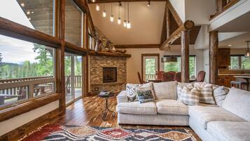 Smart TV, fireplace, books, stereo