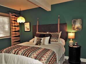 2 bedrooms, iron/ironing board, bed sheets - Lucky Acorn - Murphys Vacation Rentals (Murphys)