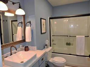 Towels - Lucky Acorn - Murphys Vacation Rentals (Murphys)