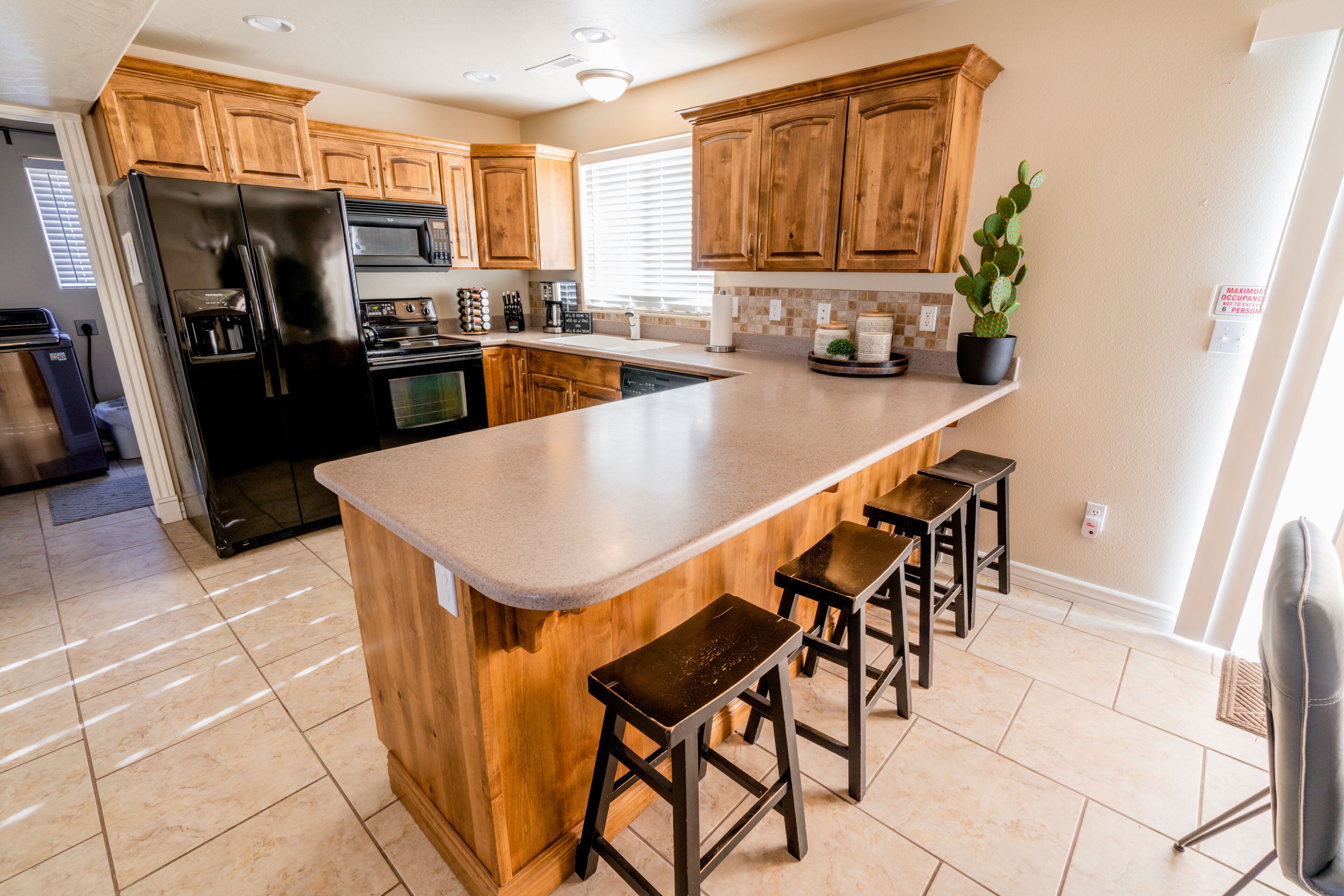 Hot Tub - 3 Bedroom Home with 3 King Beds - Just Minutes From Zion National Park