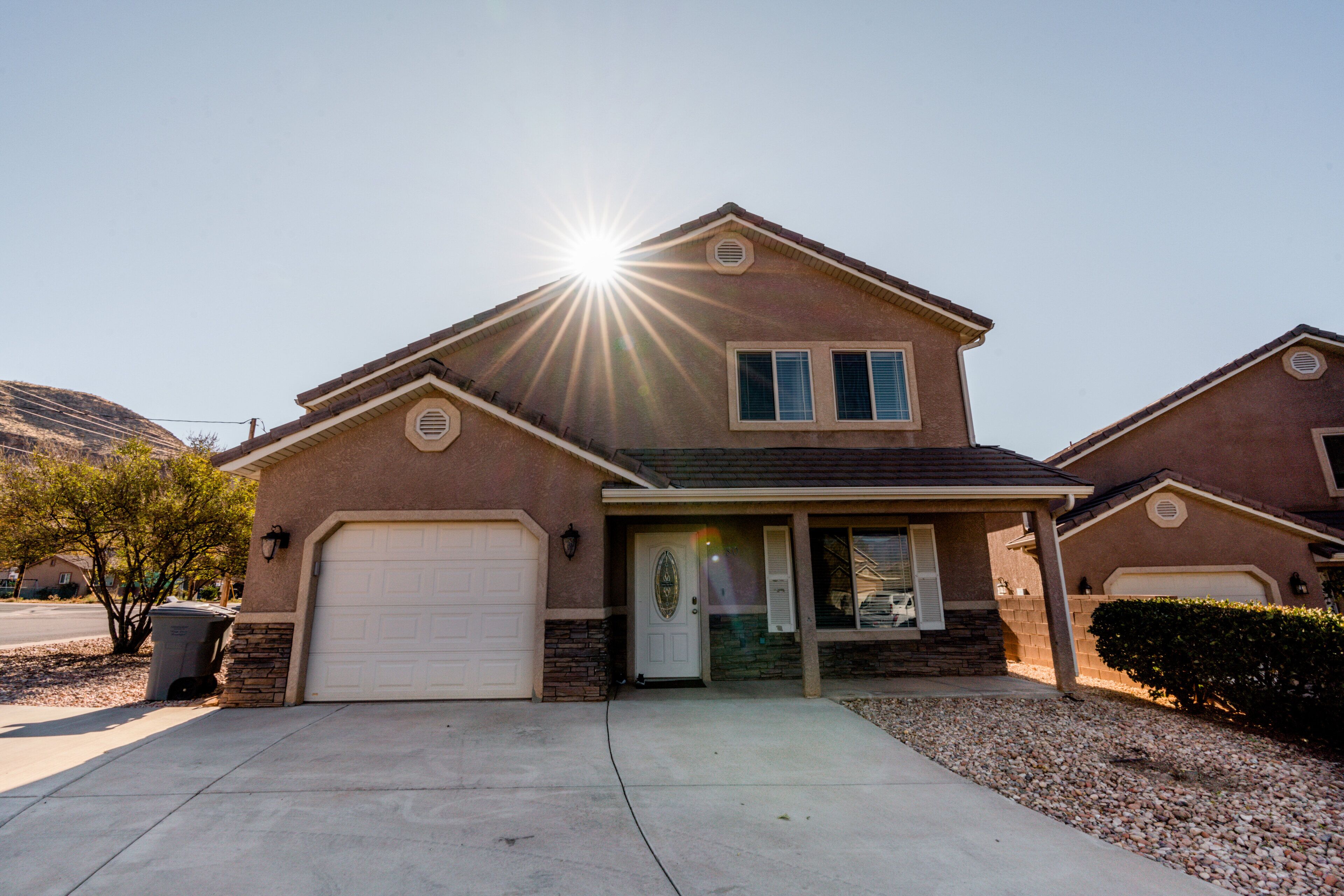 Hot Tub - 3 Bedroom Home with 3 King Beds - Just Minutes From Zion National Park