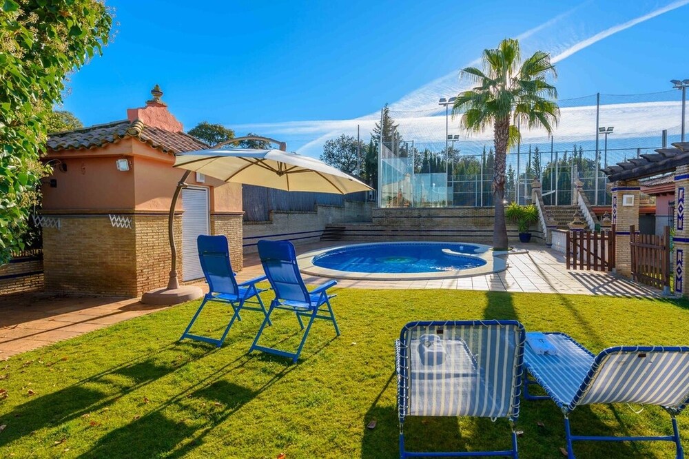 Casa con pista de padel Castilblanco de los Arroyos by Ruralidays