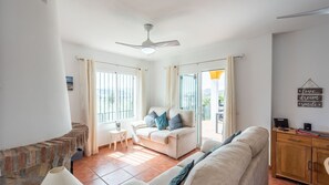 TV, peis og DVD-spiller