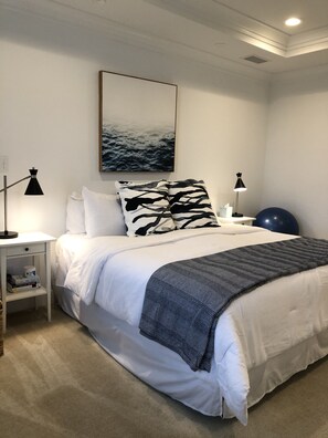 3 slaapkamers, een strijkplank/strijkijzer, gratis wifi, beddengoed