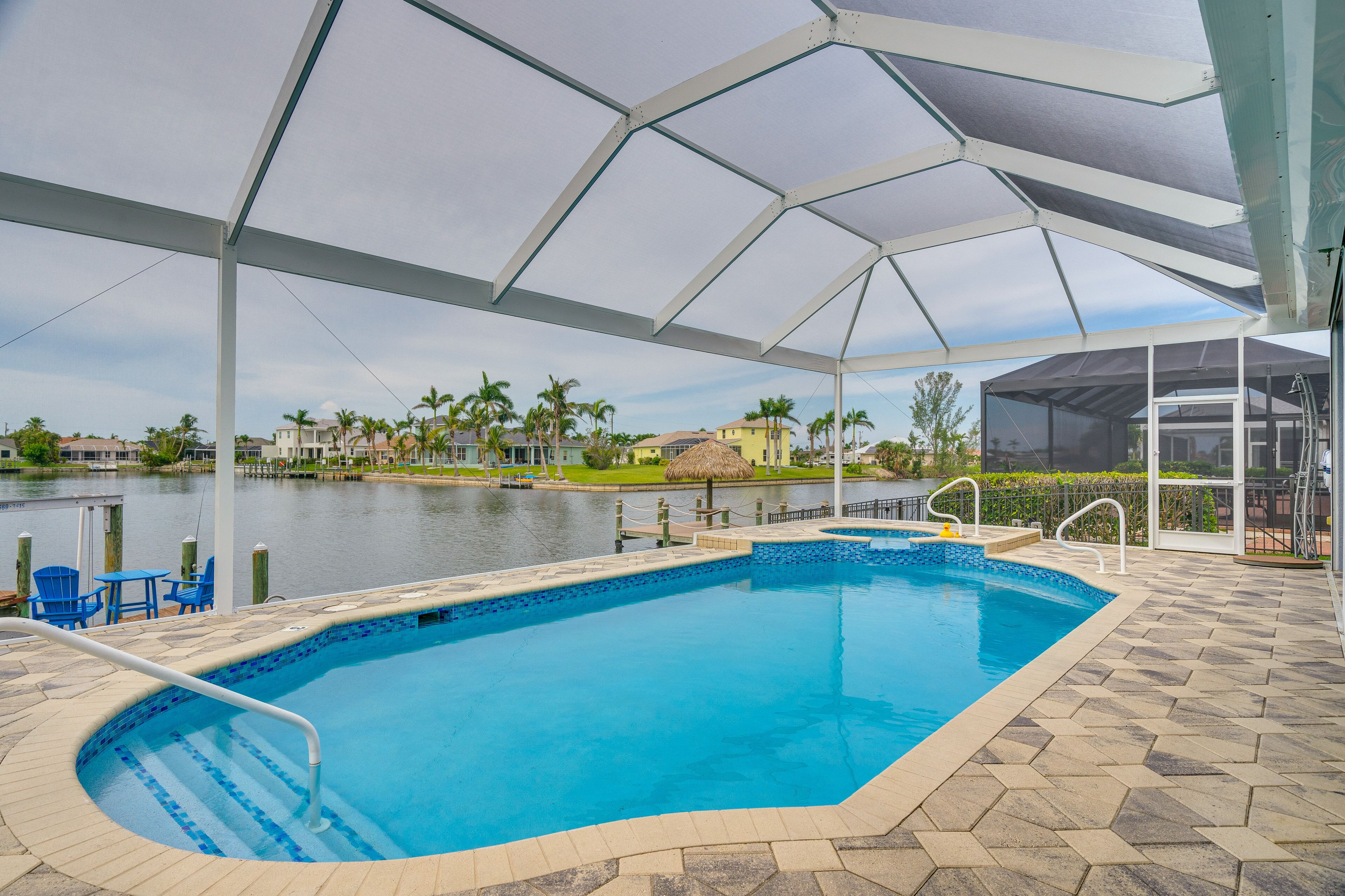 'Diamonds & Daiquiris' - Updated Cape Coral Escape