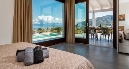 Villa Del Golfo - villa with pool and sea views