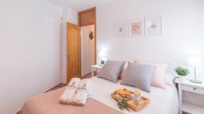 2 chambres, fer et planche à repasser, lit parapluie, Wi-Fi