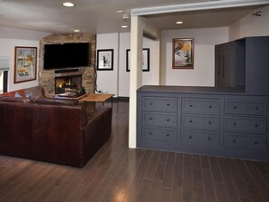 Flat-screen TV, fireplace
